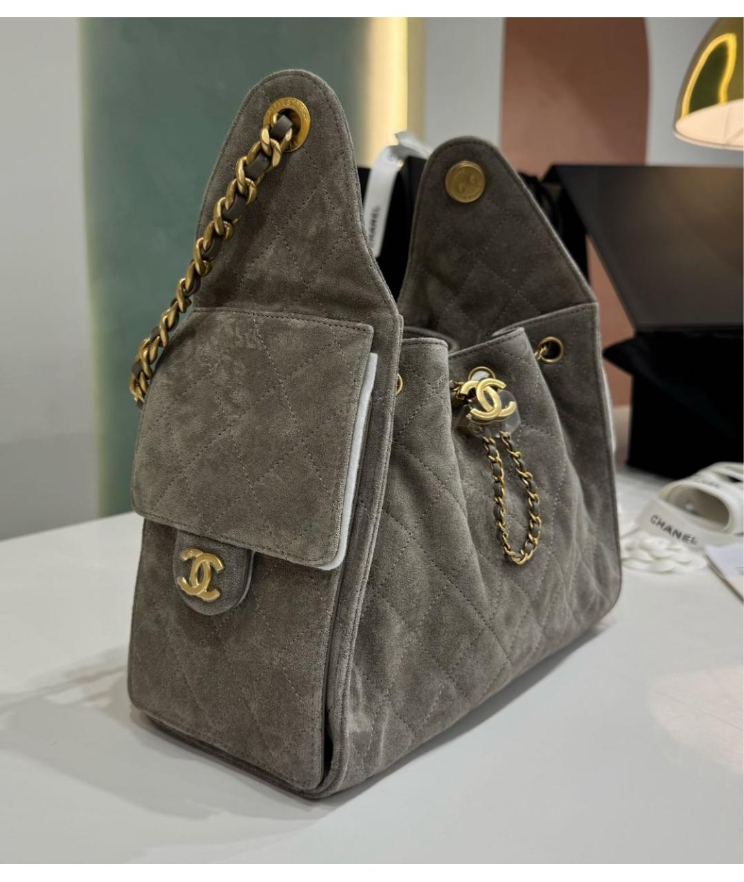 CHANEL Серая замшевая сумка тоут, фото 2