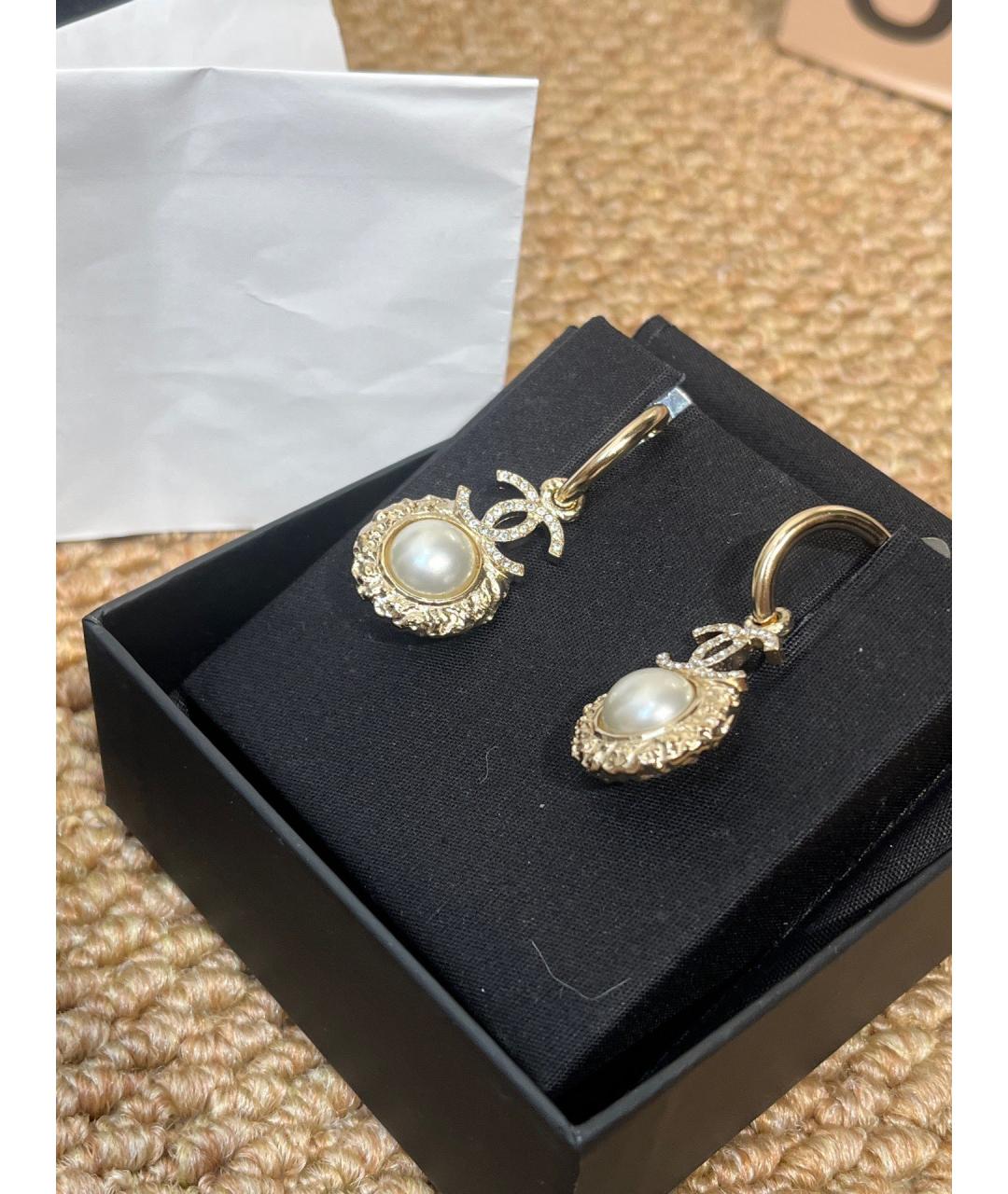 CHANEL Золотые металлические серьги, фото 3