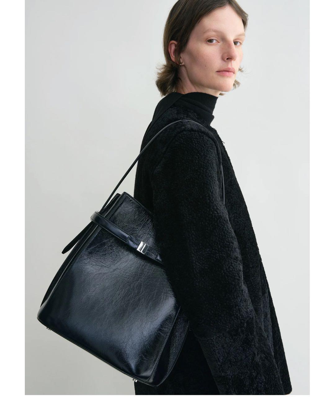 TOTEME Темно-синяя кожаная сумка с короткими ручками, фото 2