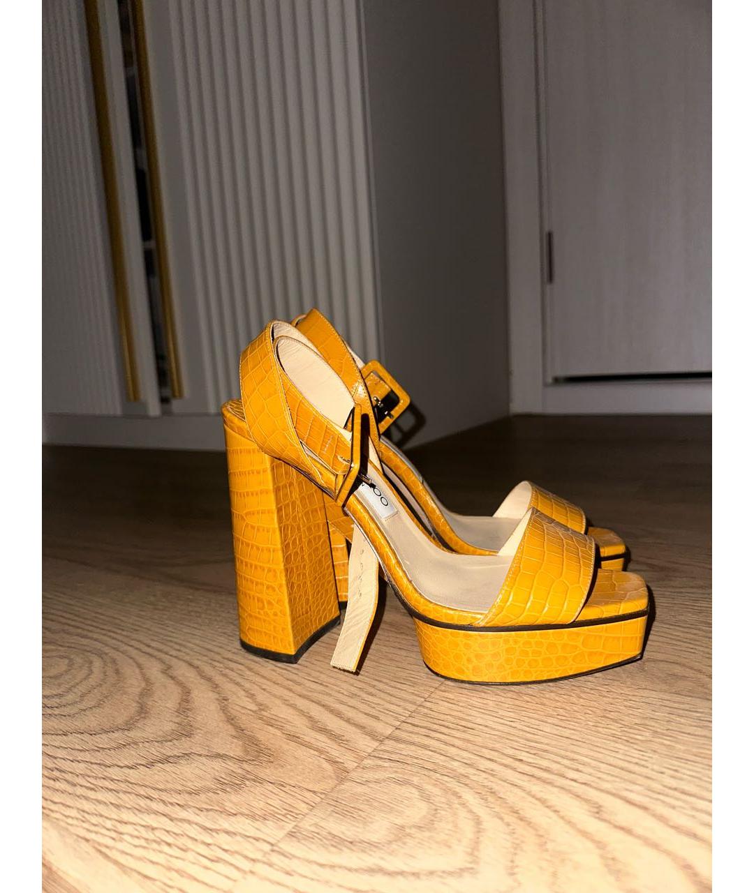 JIMMY CHOO Горчичные туфли из лакированной кожи, фото 7