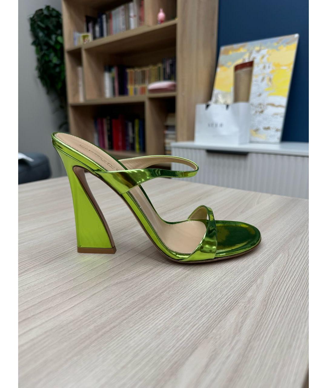 GIANVITO ROSSI Зеленые мюли из лакированной кожи, фото 7