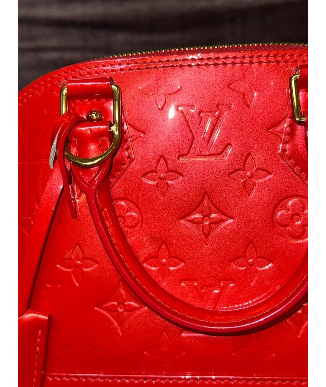 LOUIS VUITTON Красная сумка с короткими ручками из лакированной кожи, фото 4