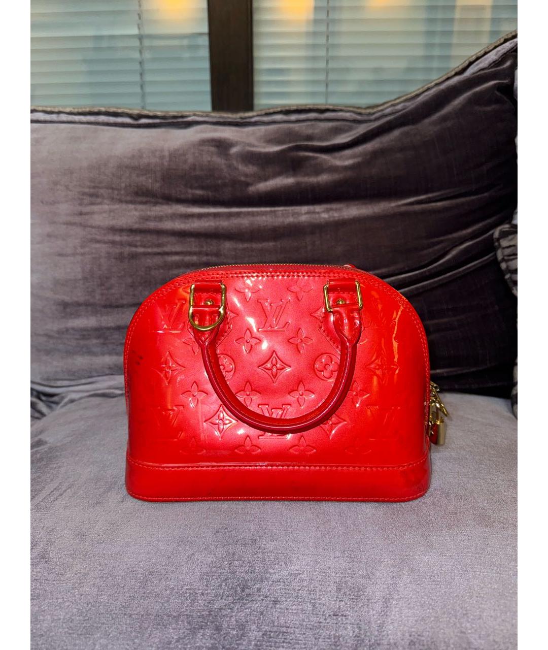 LOUIS VUITTON Красная сумка с короткими ручками из лакированной кожи, фото 5