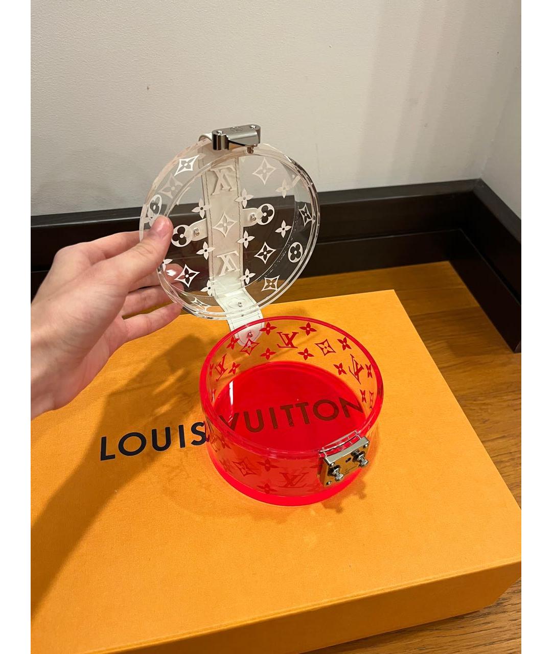 LOUIS VUITTON Красная косметичка, фото 3