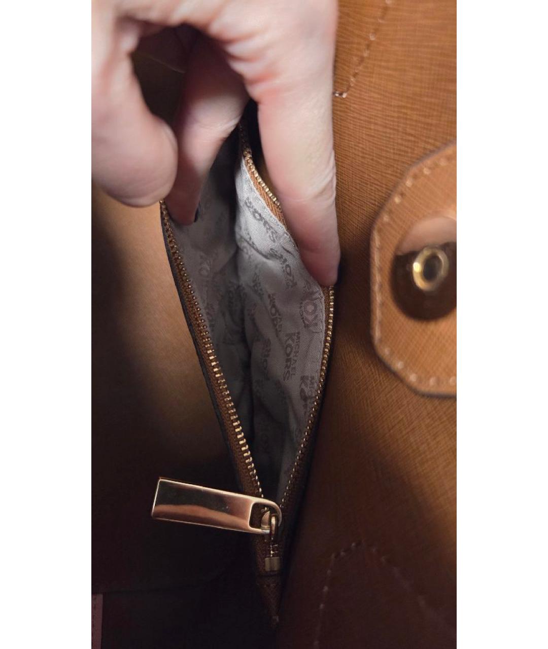 MICHAEL KORS Коралловая кожаная сумка через плечо, фото 6