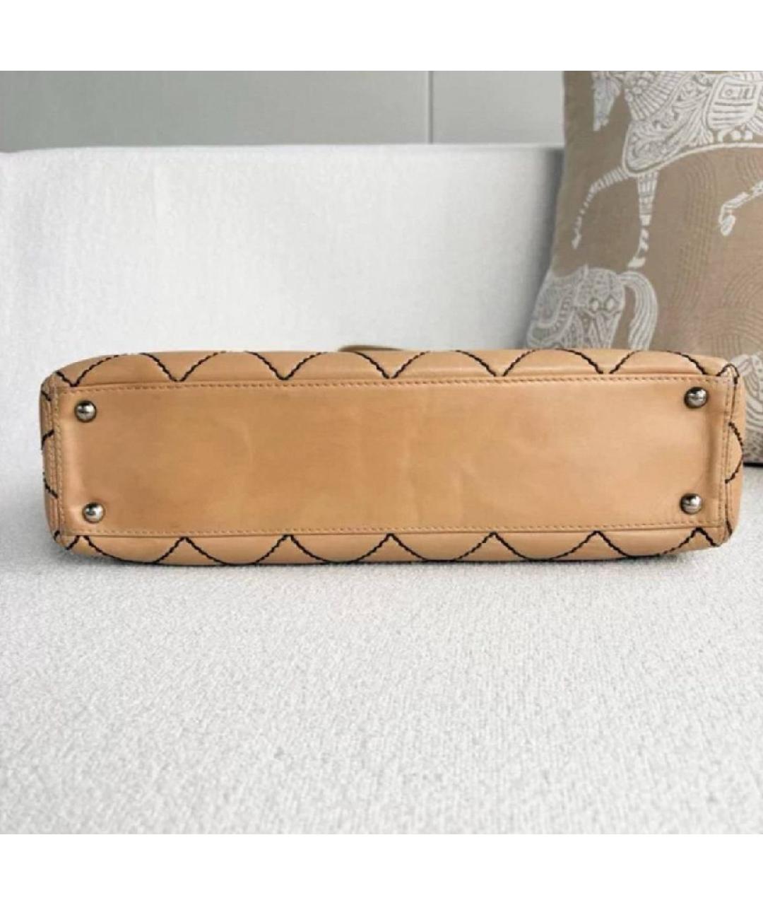 CHANEL Бежевая кожаная сумка с короткими ручками, фото 5
