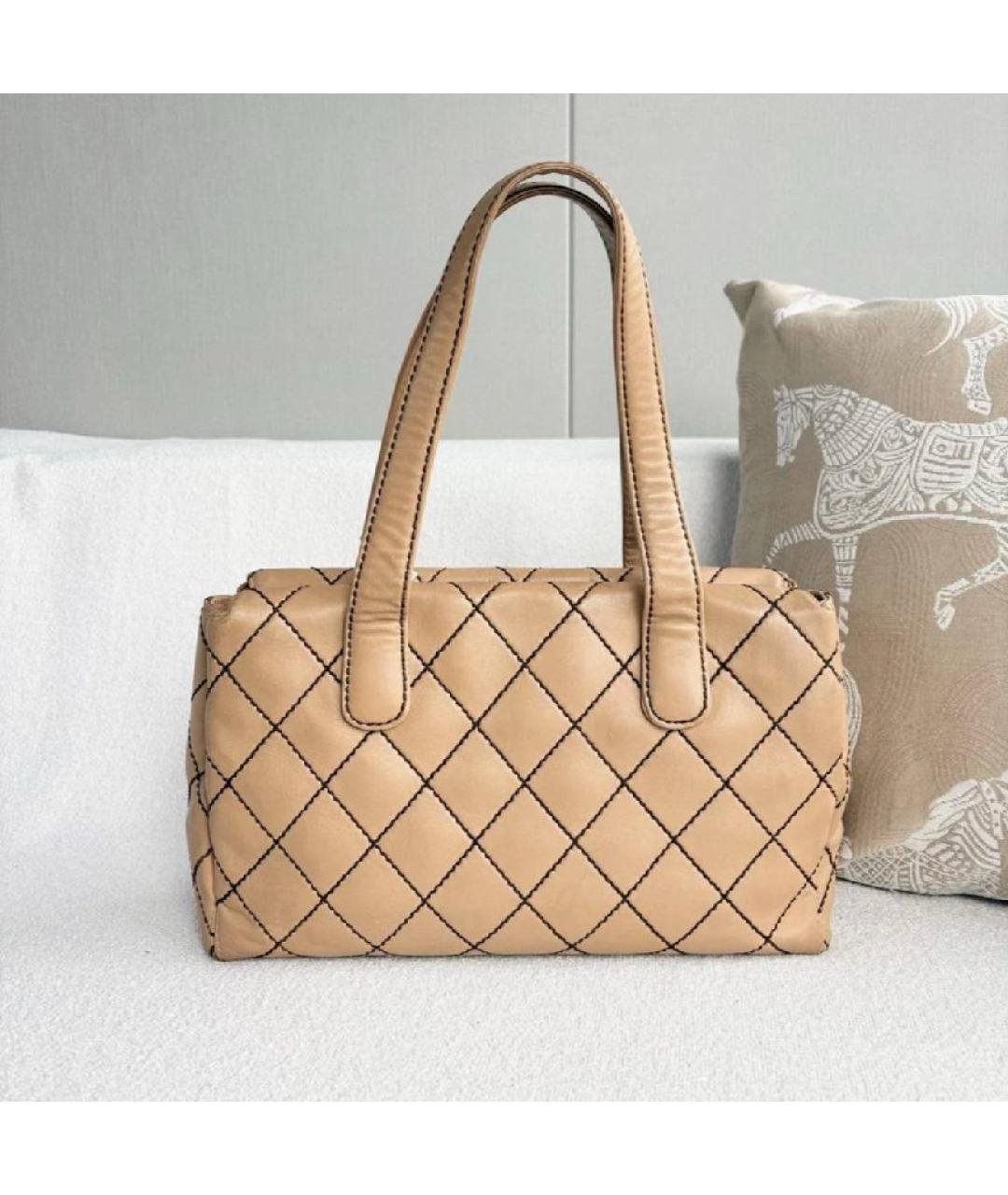 CHANEL Бежевая кожаная сумка с короткими ручками, фото 2