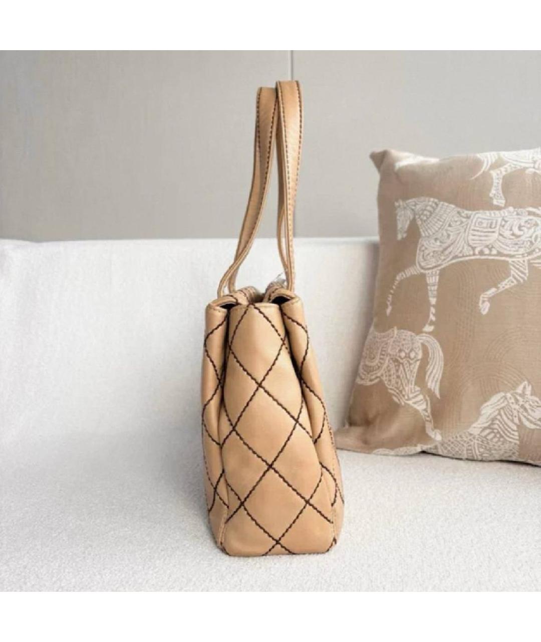 CHANEL Бежевая кожаная сумка с короткими ручками, фото 4