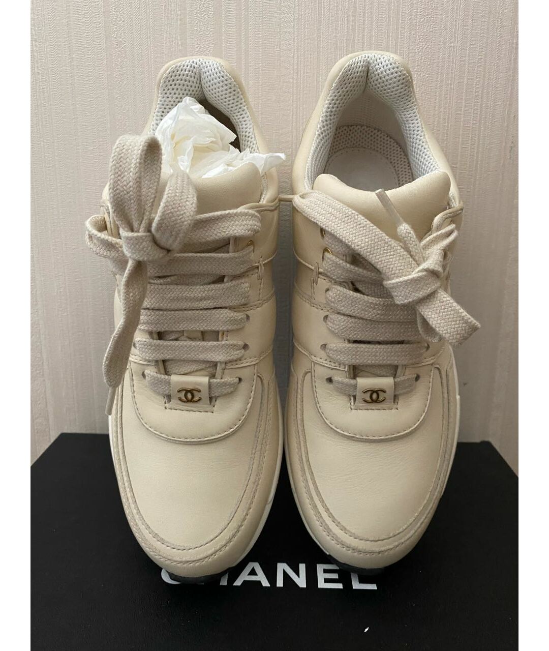 CHANEL PRE-OWNED Бежевые кожаные кроссовки, фото 3