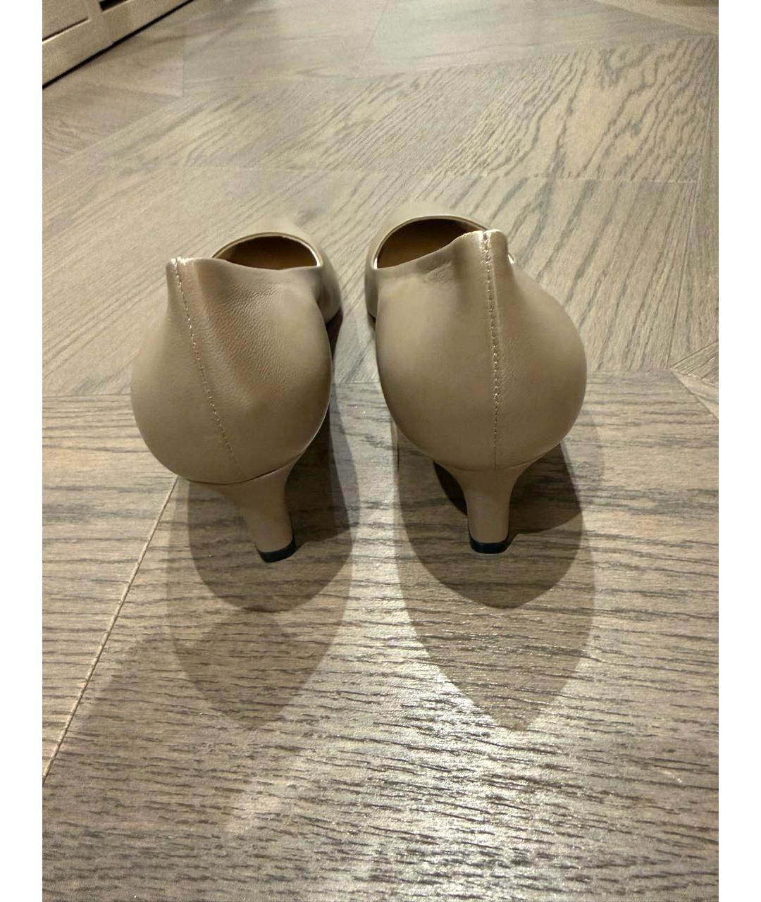THE ROW Бежевые кожаные лодочки на низком каблуке, фото 3