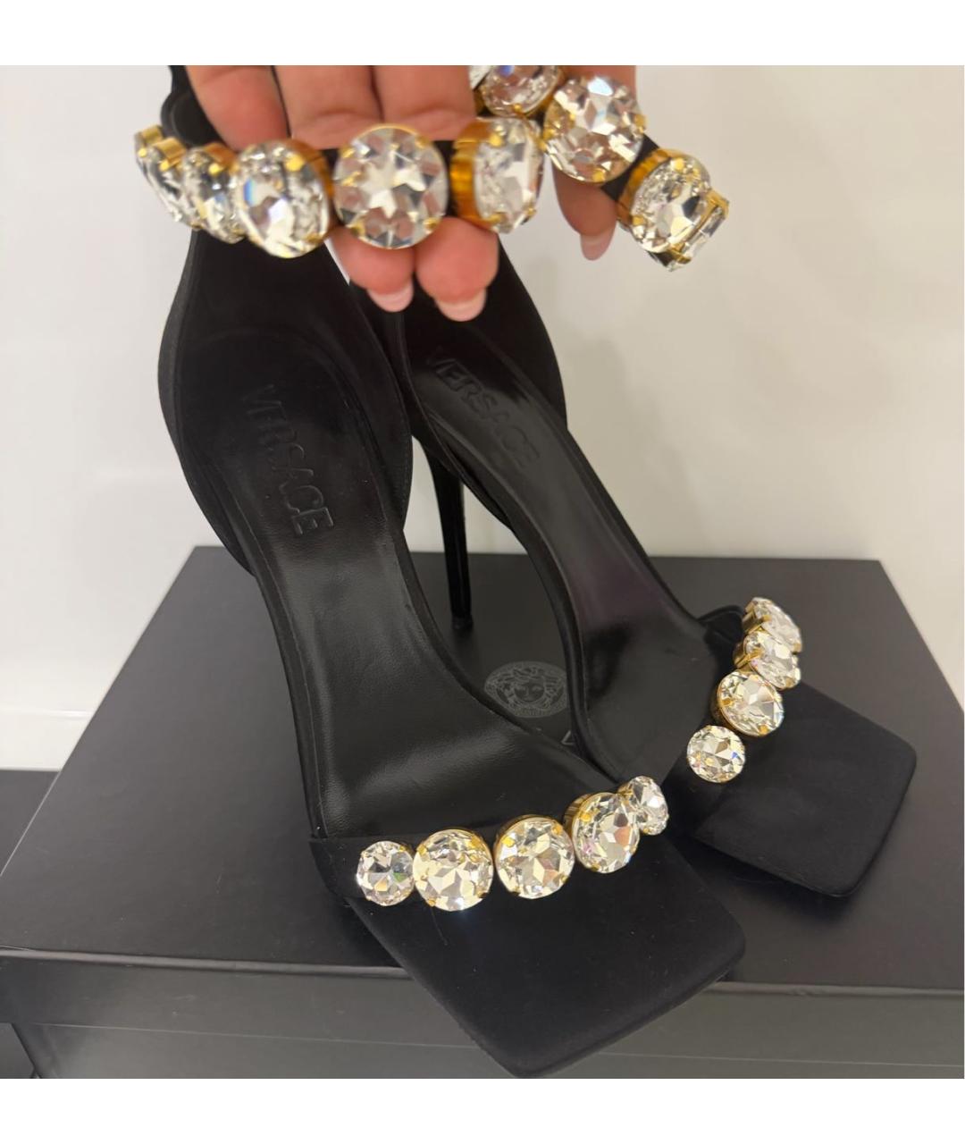 VERSACE Черные текстильные босоножки, фото 2