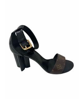 LOUIS VUITTON Босоножки