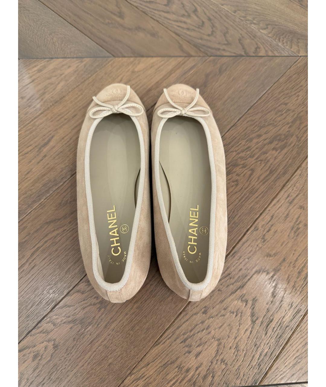 CHANEL Бежевые замшевые балетки, фото 3