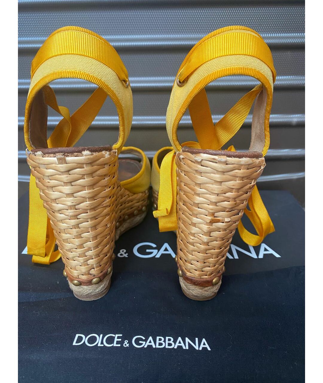 DOLCE&GABBANA Желтые кожаные босоножки, фото 4