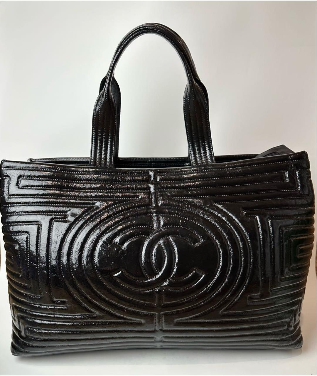 CHANEL Черная сумка с короткими ручками из лакированной кожи, фото 7