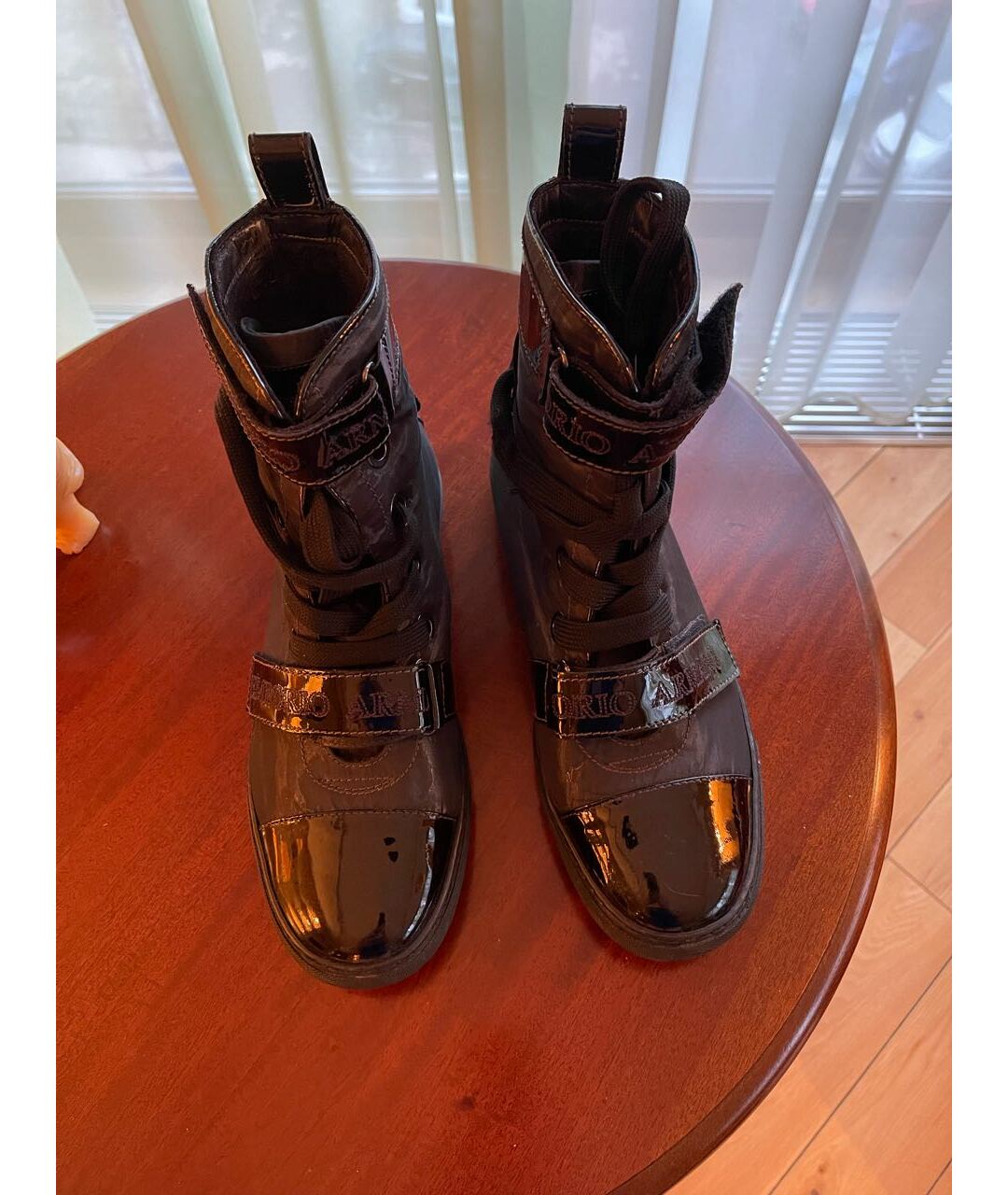EMPORIO ARMANI Черные высокие ботинки из лакированной кожи, фото 2