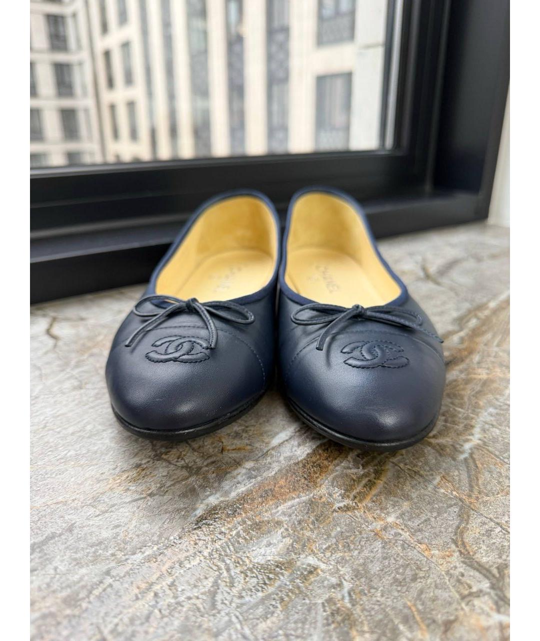 CHANEL Темно-синие кожаные балетки, фото 2