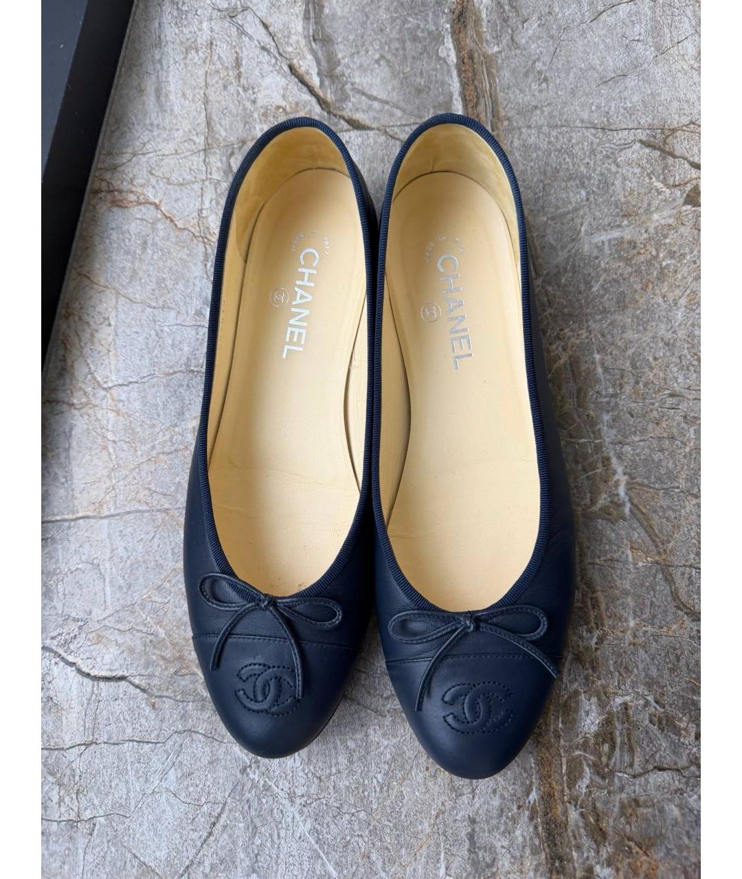 CHANEL Темно-синие кожаные балетки, фото 3