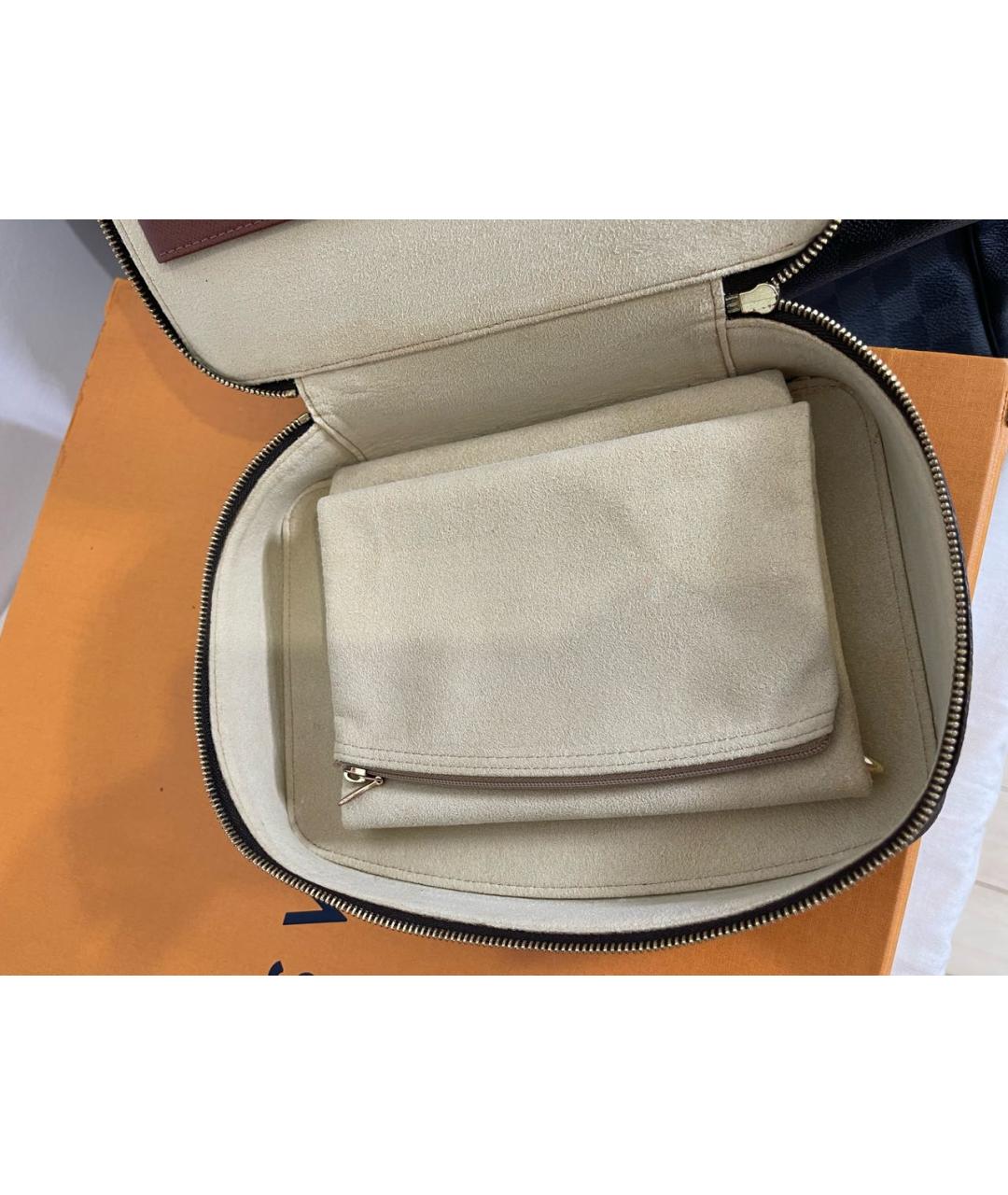 LOUIS VUITTON Коричневая кожаная косметичка, фото 8