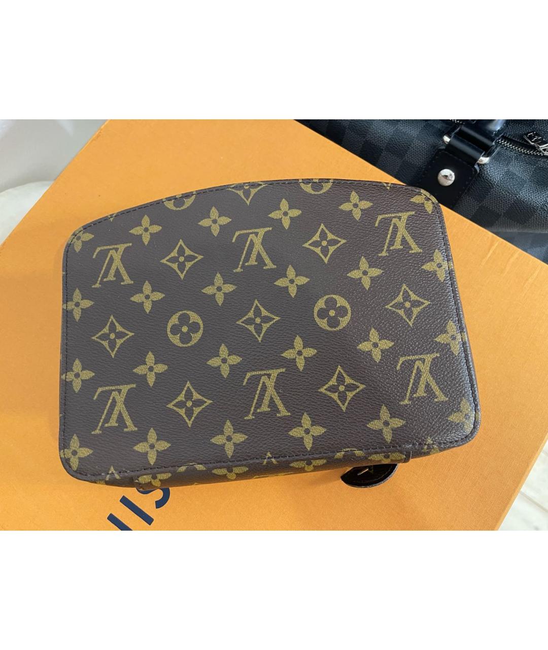 LOUIS VUITTON Коричневая кожаная косметичка, фото 3