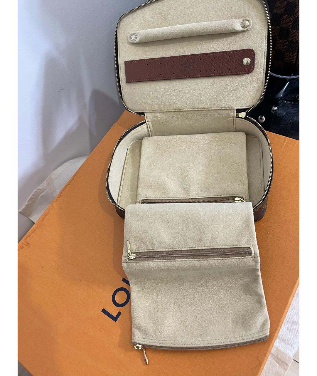 LOUIS VUITTON Коричневая кожаная косметичка, фото 4