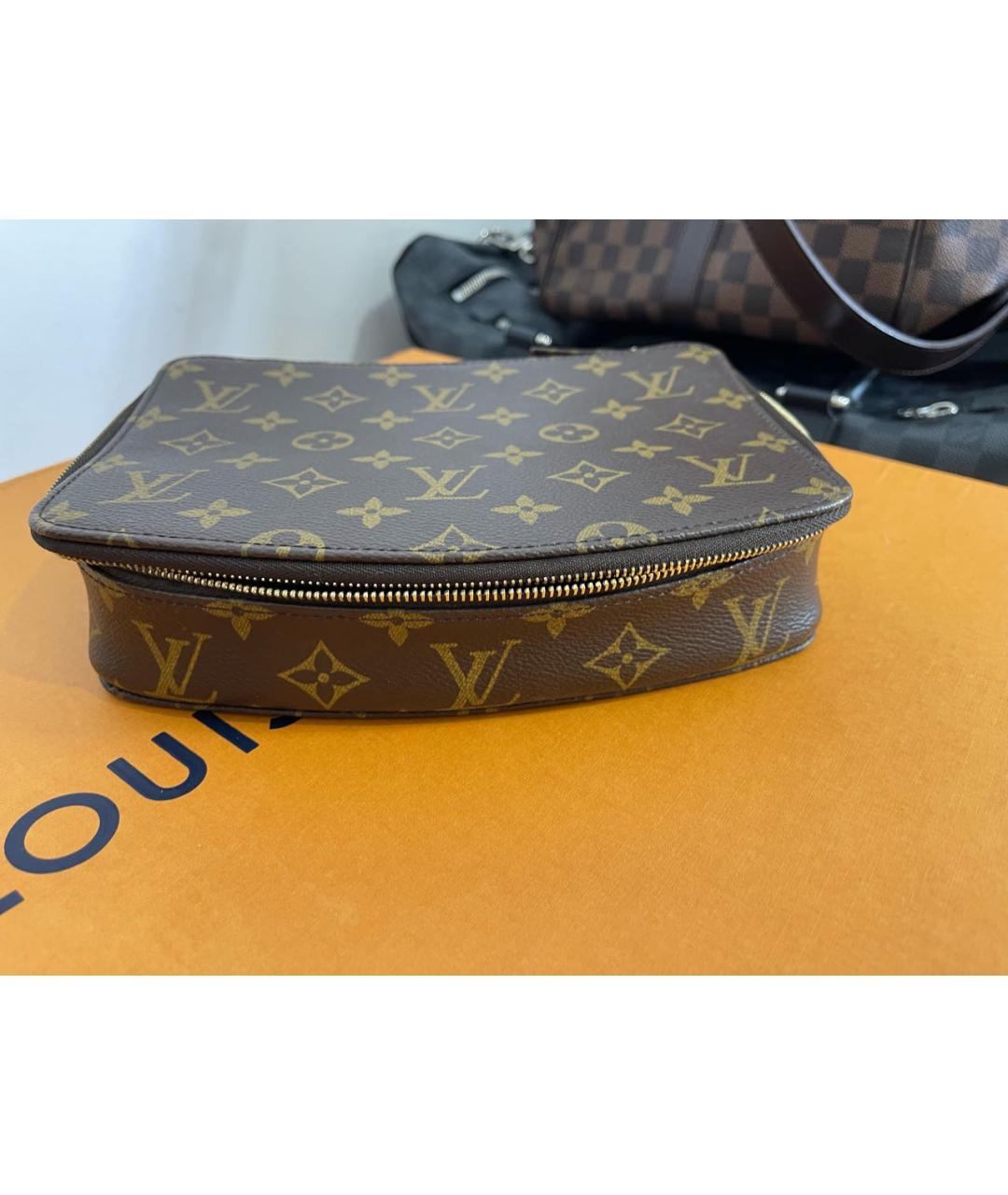 LOUIS VUITTON Коричневая кожаная косметичка, фото 6