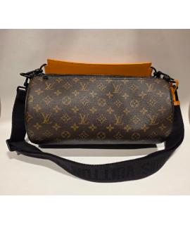 LOUIS VUITTON Сумка на плечо