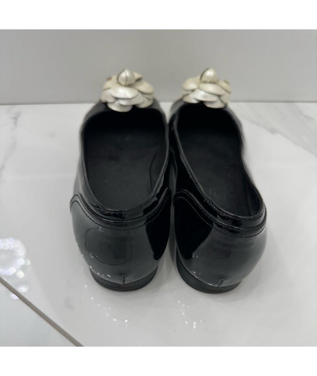 CHANEL Черные балетки из лакированной кожи, фото 4