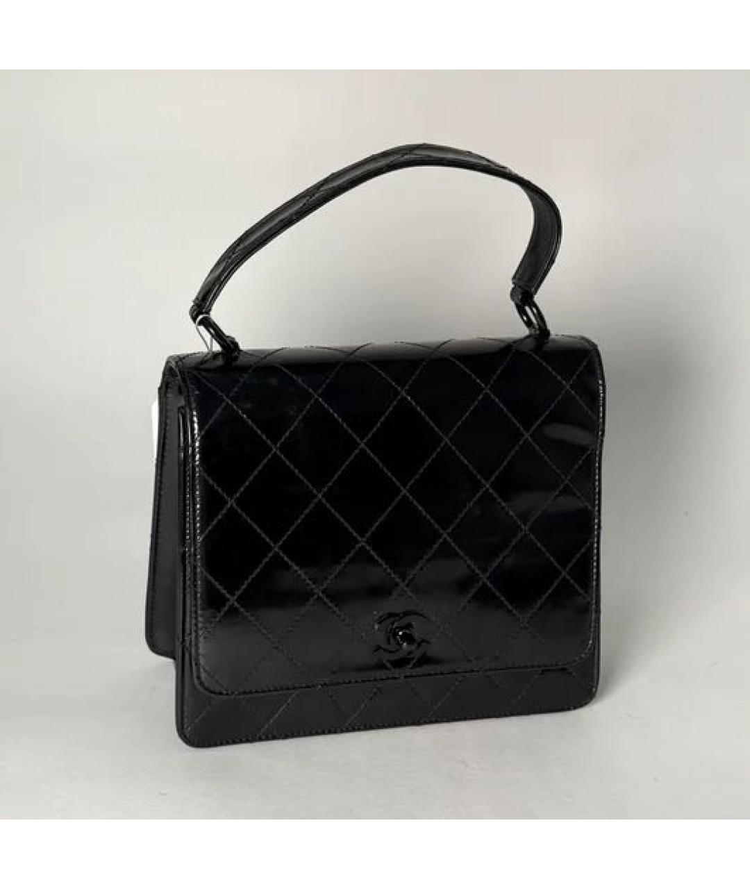 CHANEL Черная сумка с короткими ручками из лакированной кожи, фото 2