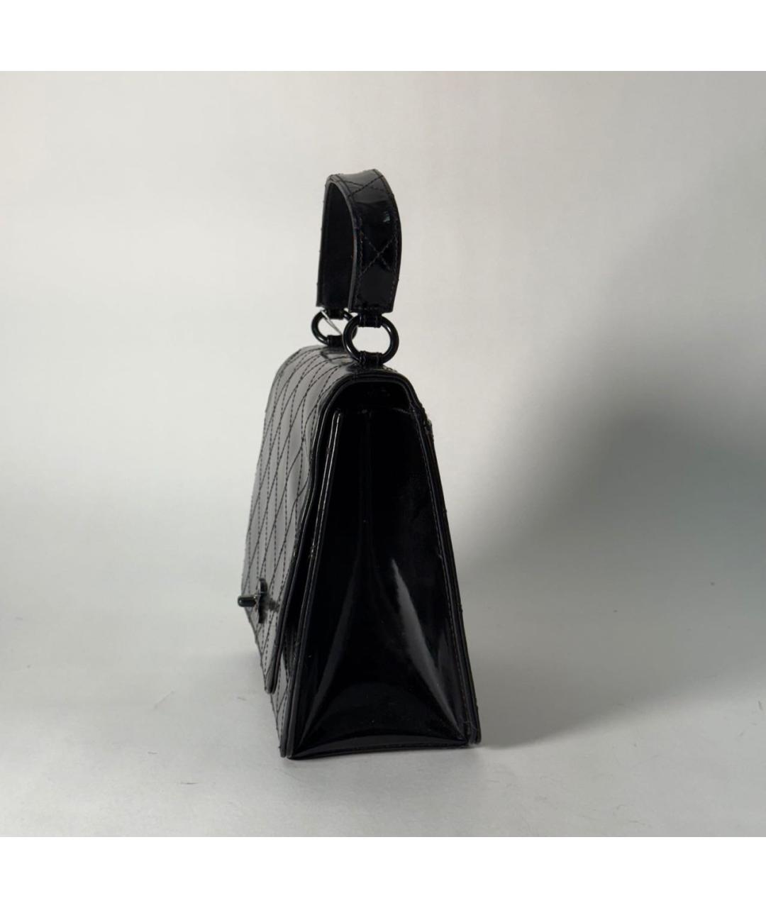CHANEL Черная сумка с короткими ручками из лакированной кожи, фото 4