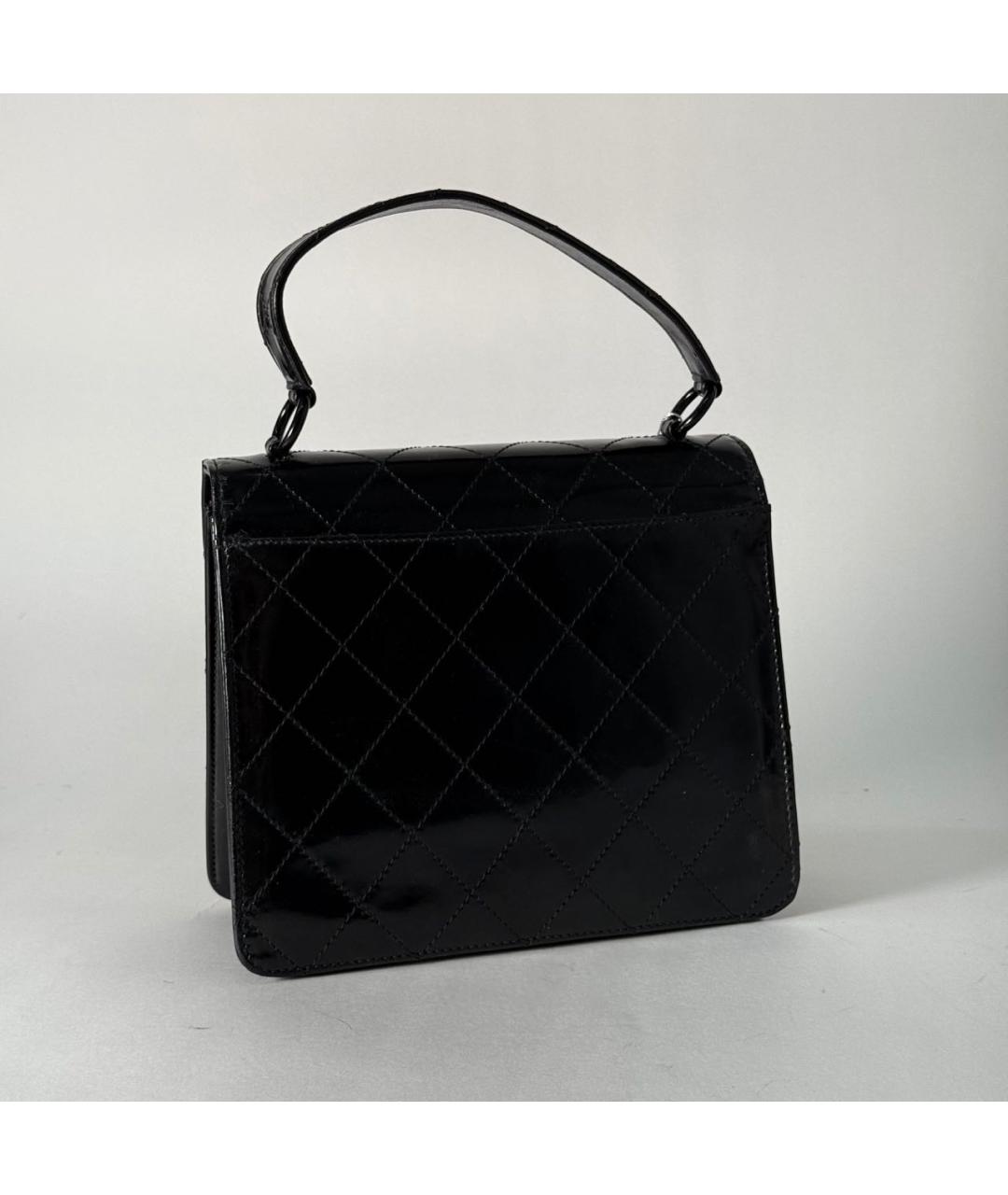 CHANEL Черная сумка с короткими ручками из лакированной кожи, фото 5