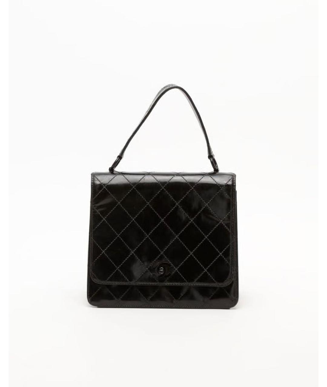 CHANEL Черная сумка с короткими ручками из лакированной кожи, фото 1