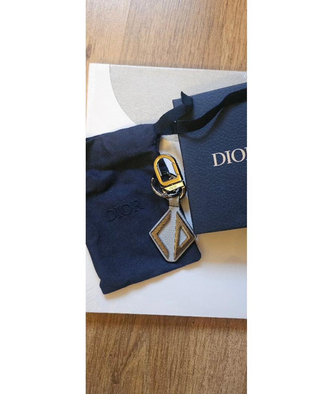 CHRISTIAN DIOR Серый брелок, фото 3