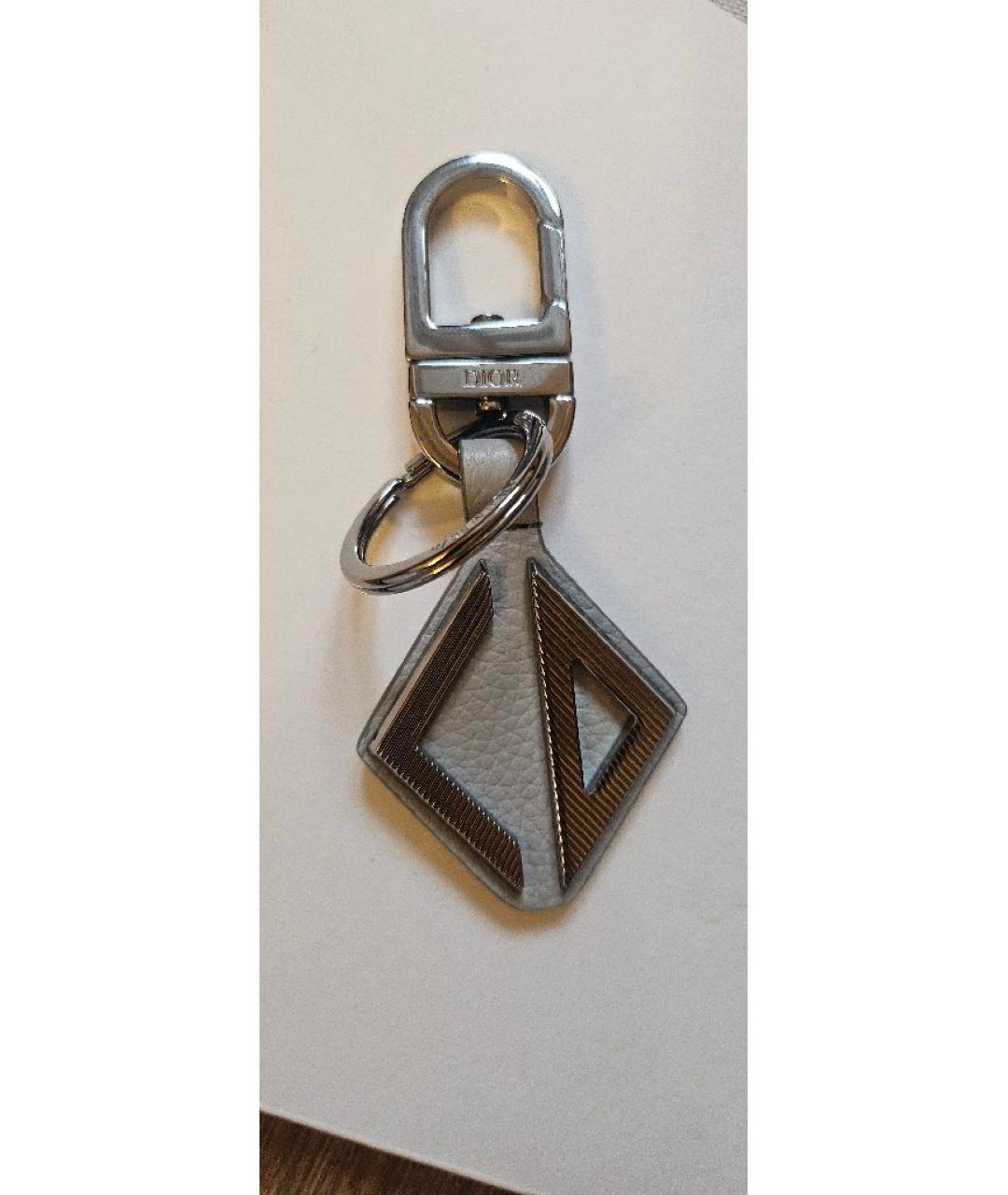 CHRISTIAN DIOR Серый брелок, фото 4