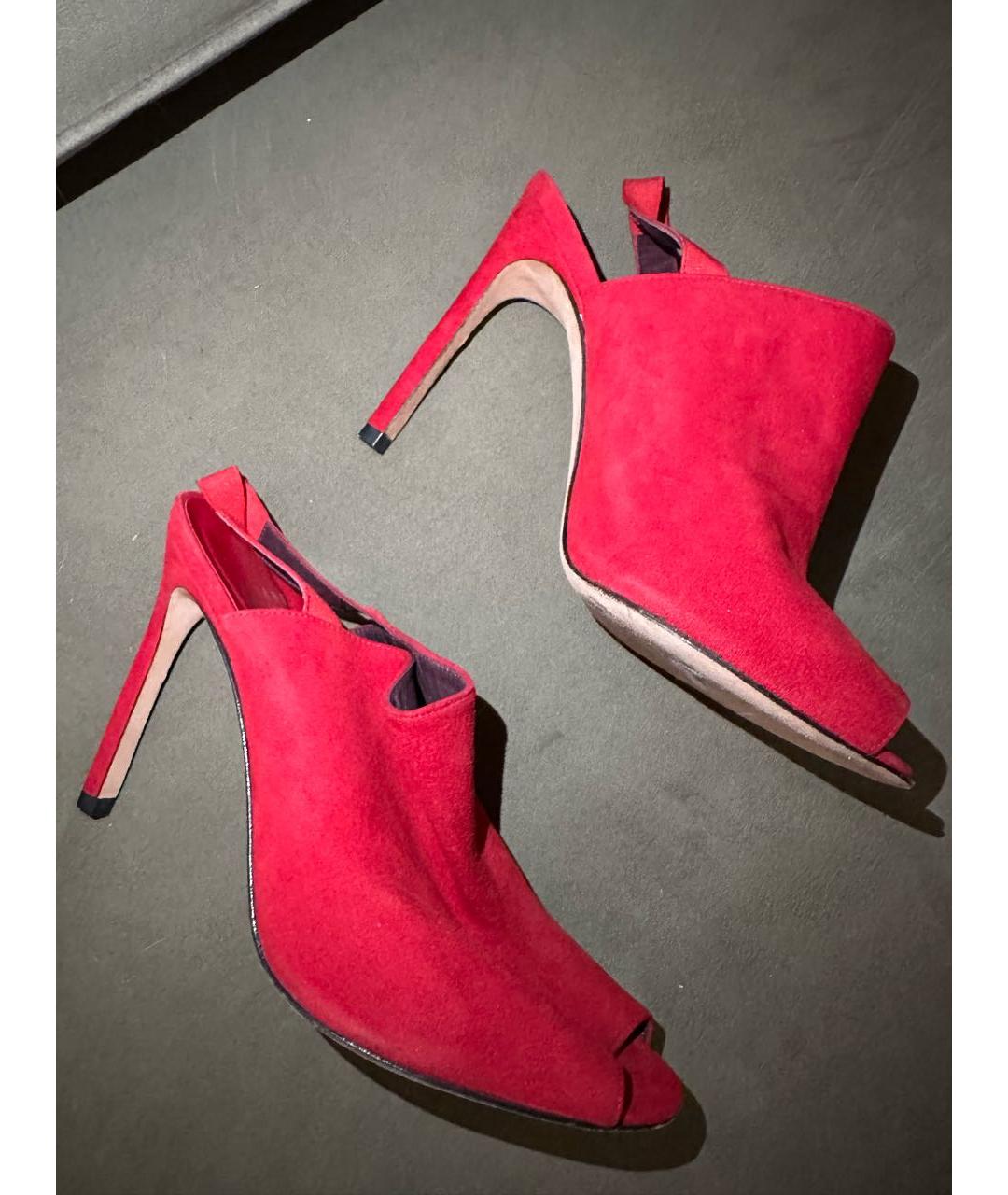 STUART WEITZMAN Красные замшевые босоножки, фото 3