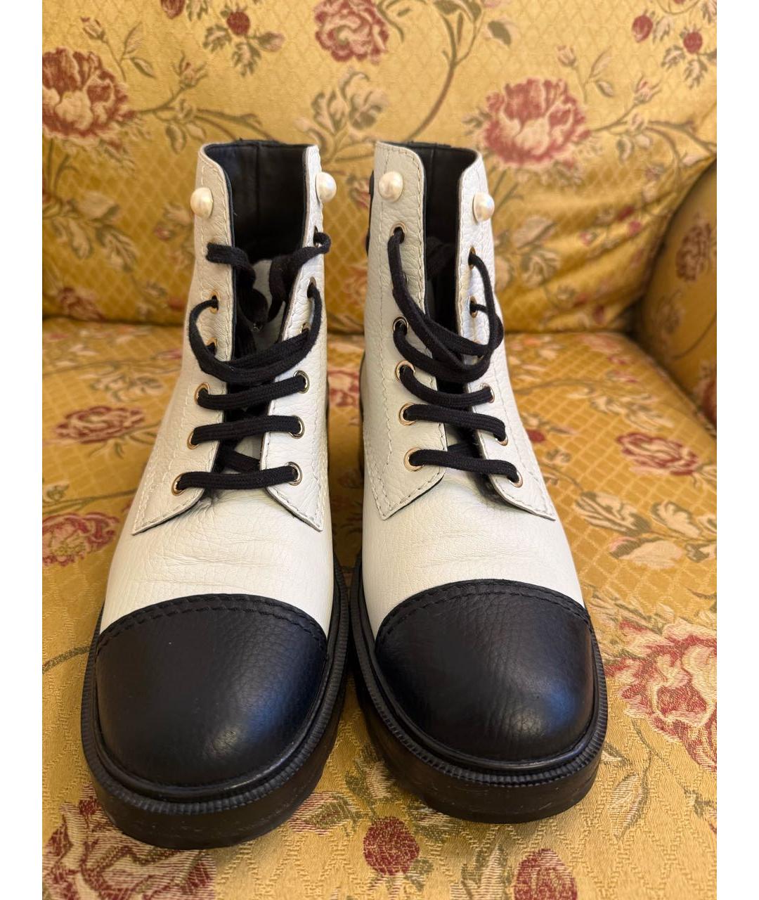 CHANEL Белые кожаные ботинки, фото 4