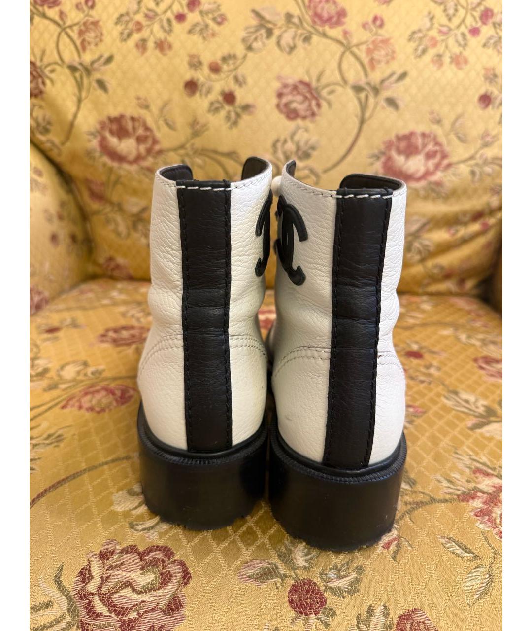 CHANEL Белые кожаные ботинки, фото 3