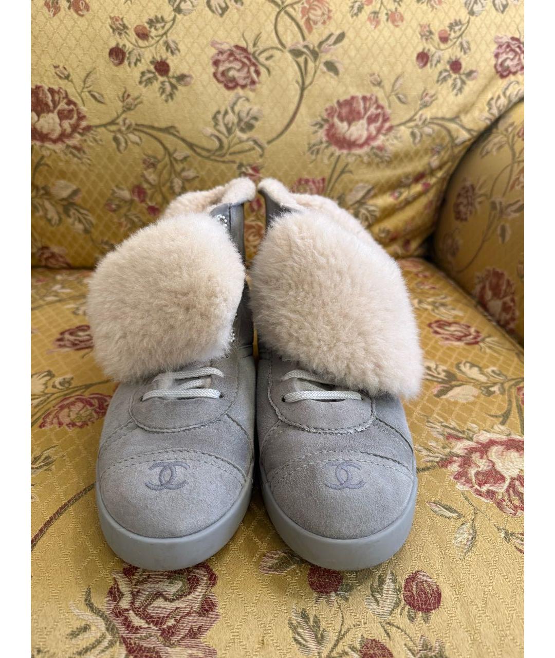 CHANEL Серые замшевые ботинки, фото 2
