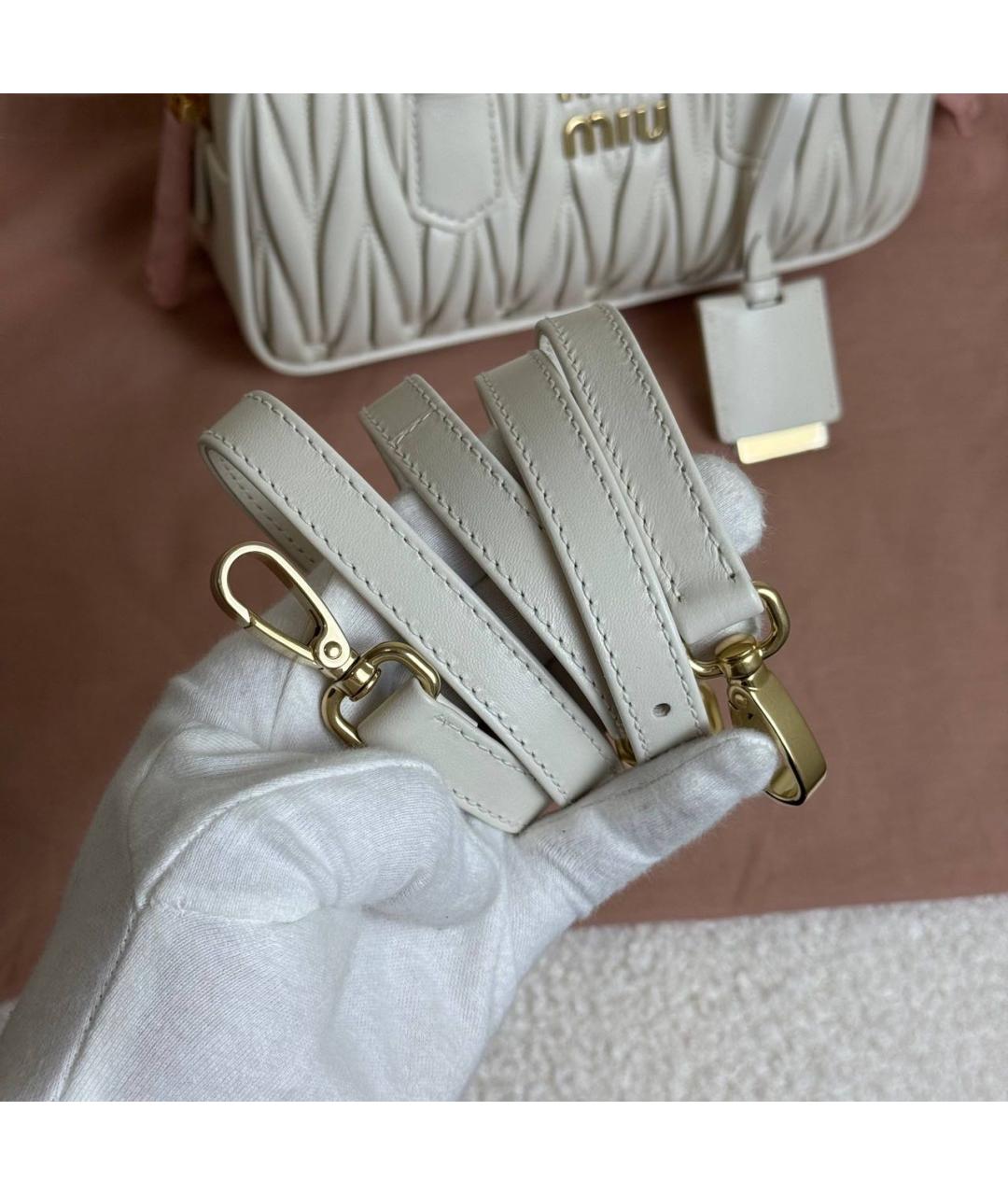 MIU MIU Бежевая кожаная сумка через плечо, фото 5