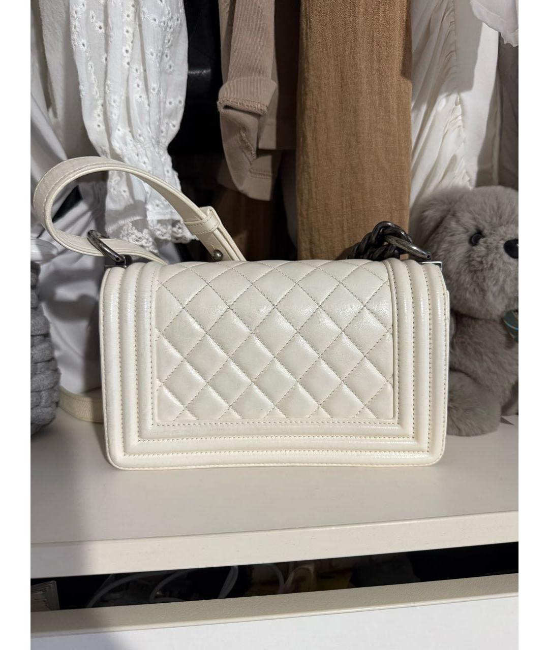 CHANEL Белая кожаная сумка через плечо, фото 3