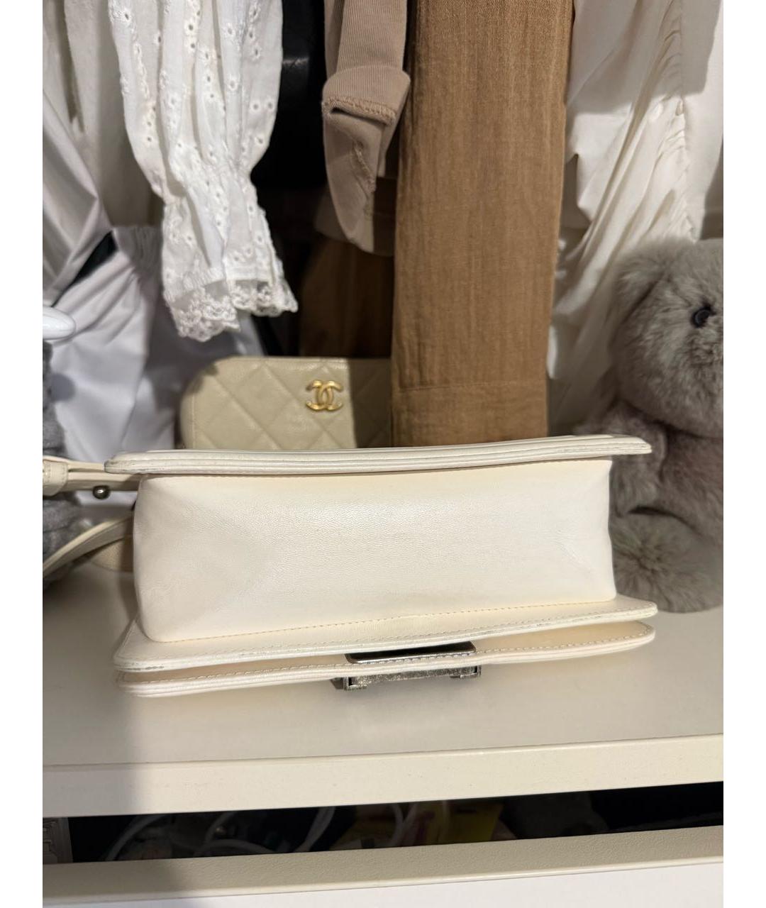 CHANEL Белая кожаная сумка через плечо, фото 5