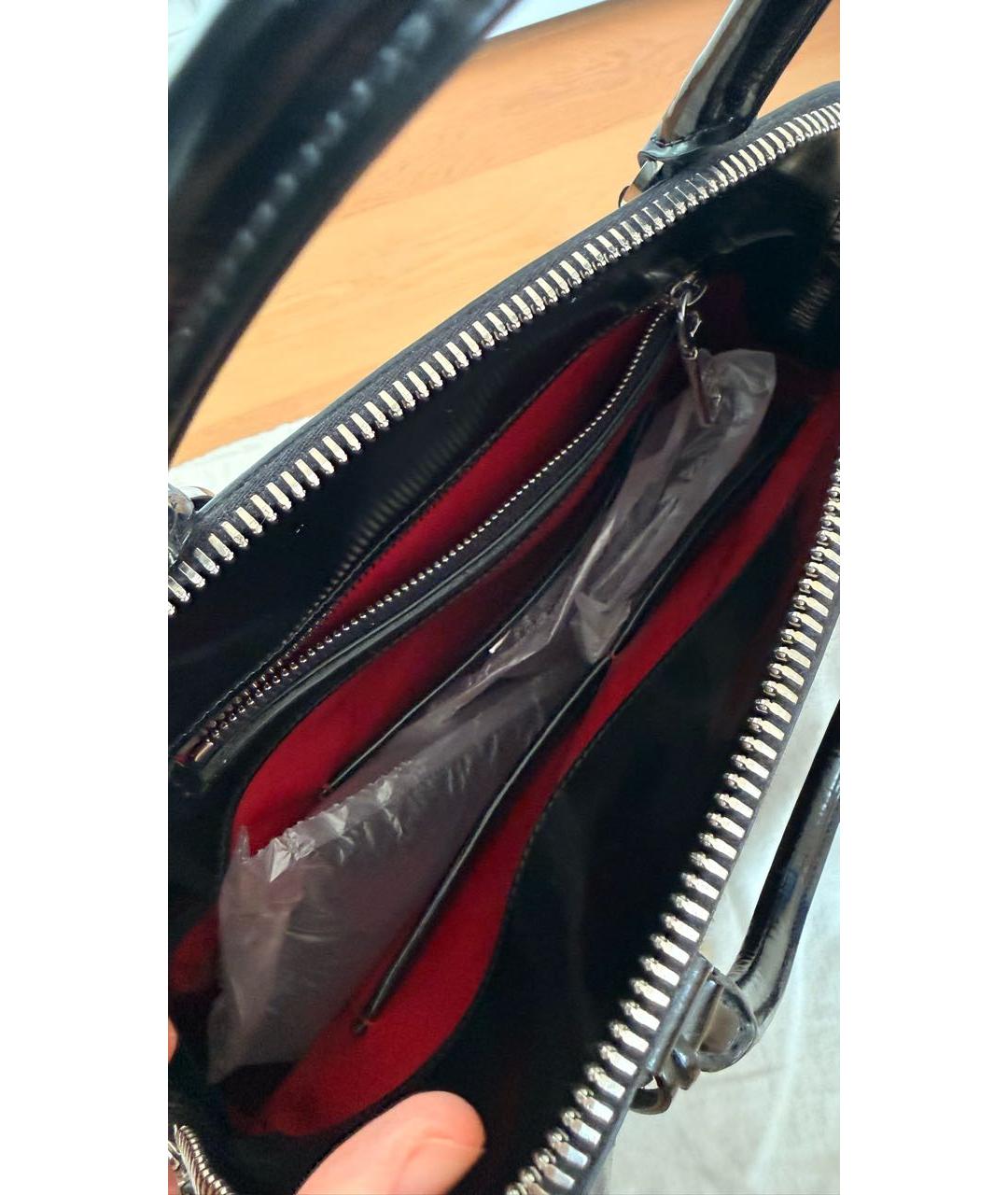 PRADA Черная сумка с короткими ручками из лакированной кожи, фото 4