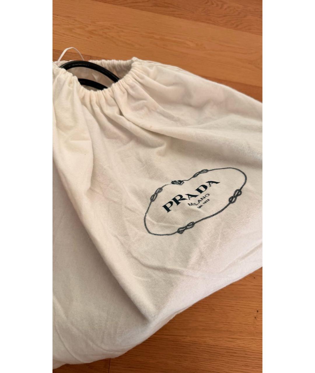 PRADA Черная сумка с короткими ручками из лакированной кожи, фото 7