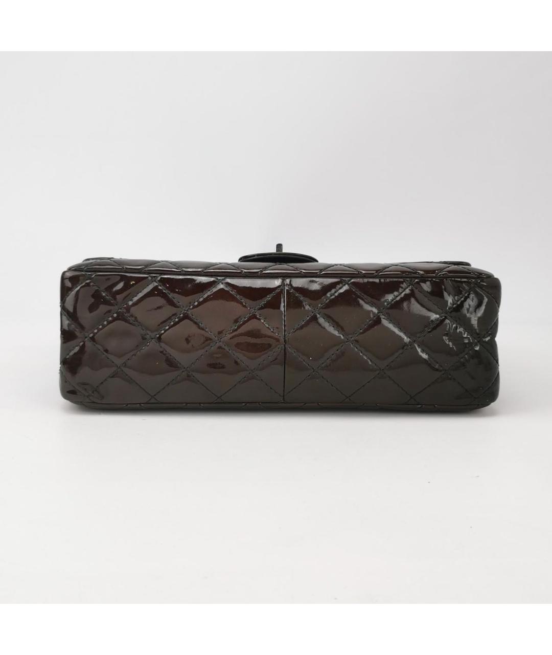 CHANEL Черная сумка через плечо из лакированной кожи, фото 4