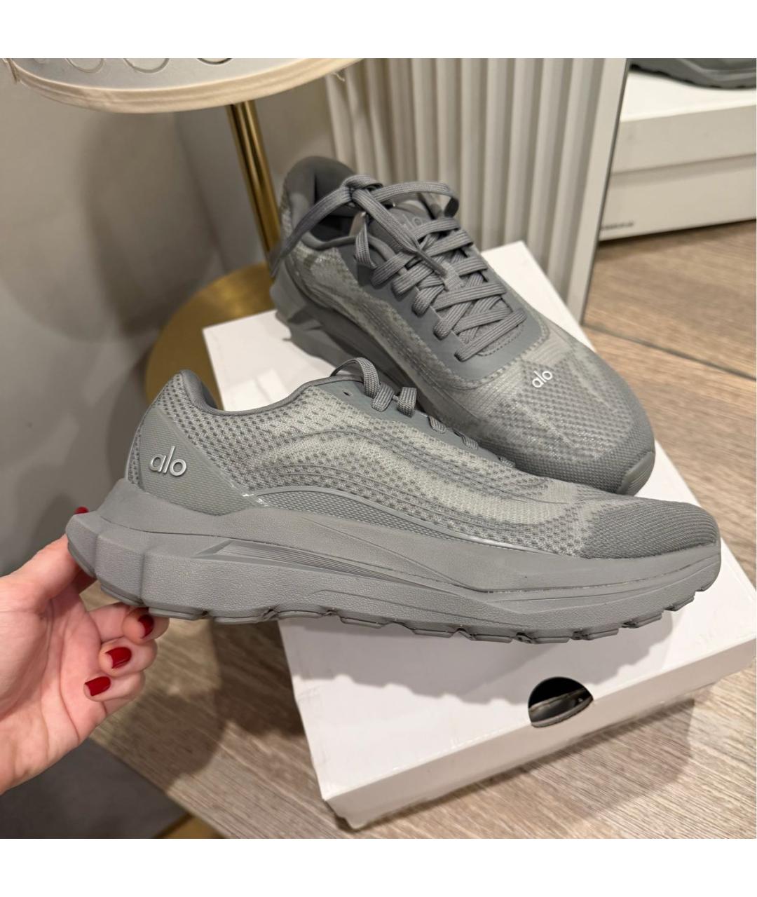 ALO YOGA Серые текстильные кроссовки, фото 3