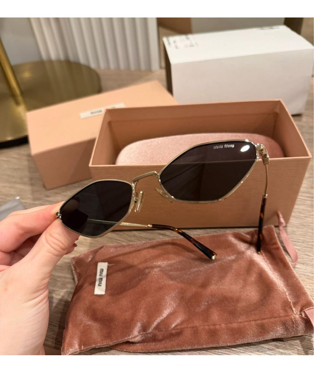 MIU MIU Золотые металлические солнцезащитные очки, фото 3