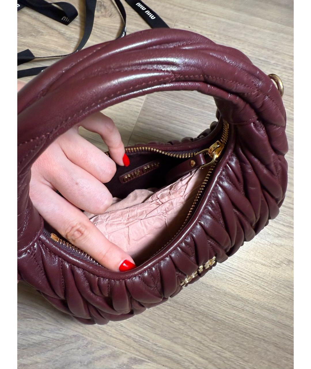 MIU MIU Бордовая кожаная сумка с короткими ручками, фото 4