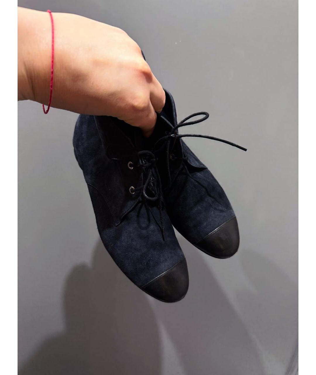 CHANEL Темно-синие замшевые ботинки, фото 4