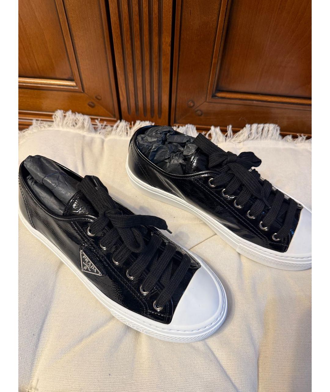 PRADA Черные кеды из лакированной кожи, фото 7