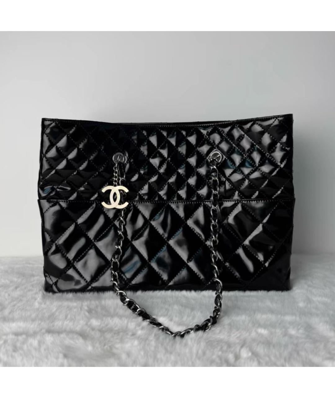 CHANEL Черная сумка тоут из лакированной кожи, фото 2